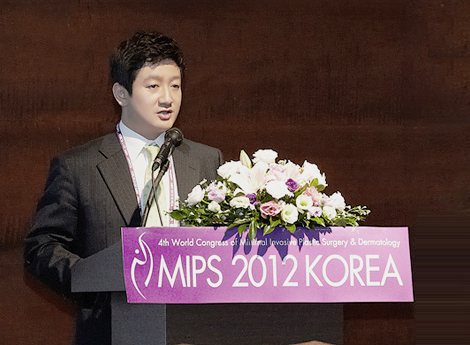 'MIPS 2012 KOREA' 연단에서 발표하는 대표원장